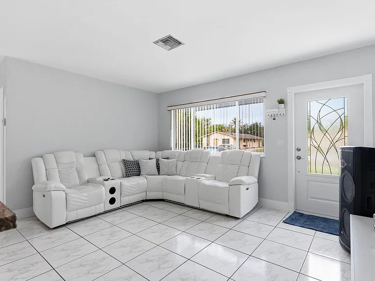6273 SW 25th St — Photo 3