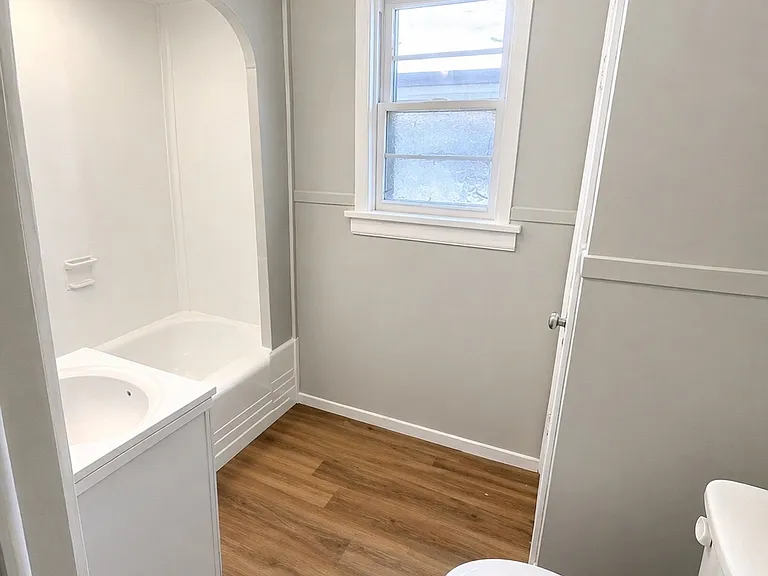 1117 E 9th St #2 — Photo 5