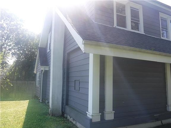 3rd image of 1353 Stewart St