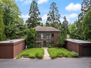 6 Shore Rd, Waterford, CT 06385