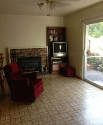 5th image of 887 Hermiston Dr