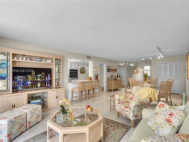 600 Grapetree Dr #4DS — Photo 15