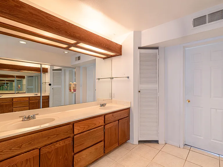 6517 San Francisco Rd NE — Photo 17