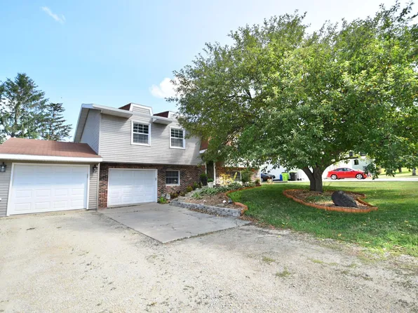 320 E 12th St, Zumbrota, MN 55992