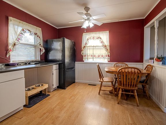 4th image of 105 W Green St