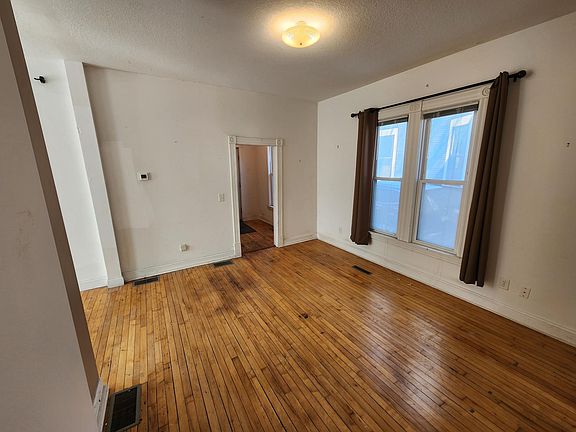 2nd image of 1925 Elliot Ave