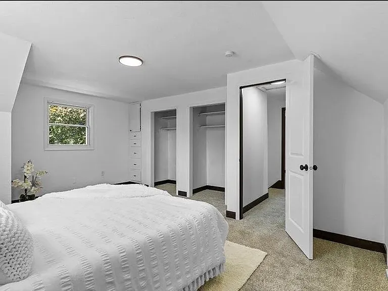 20 N George St — Photo 10