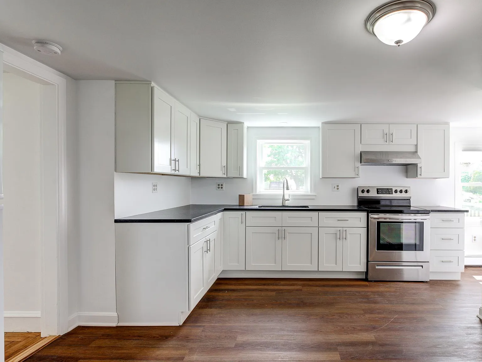 2 bed, 850 sqft, $2,600 — Photo 4