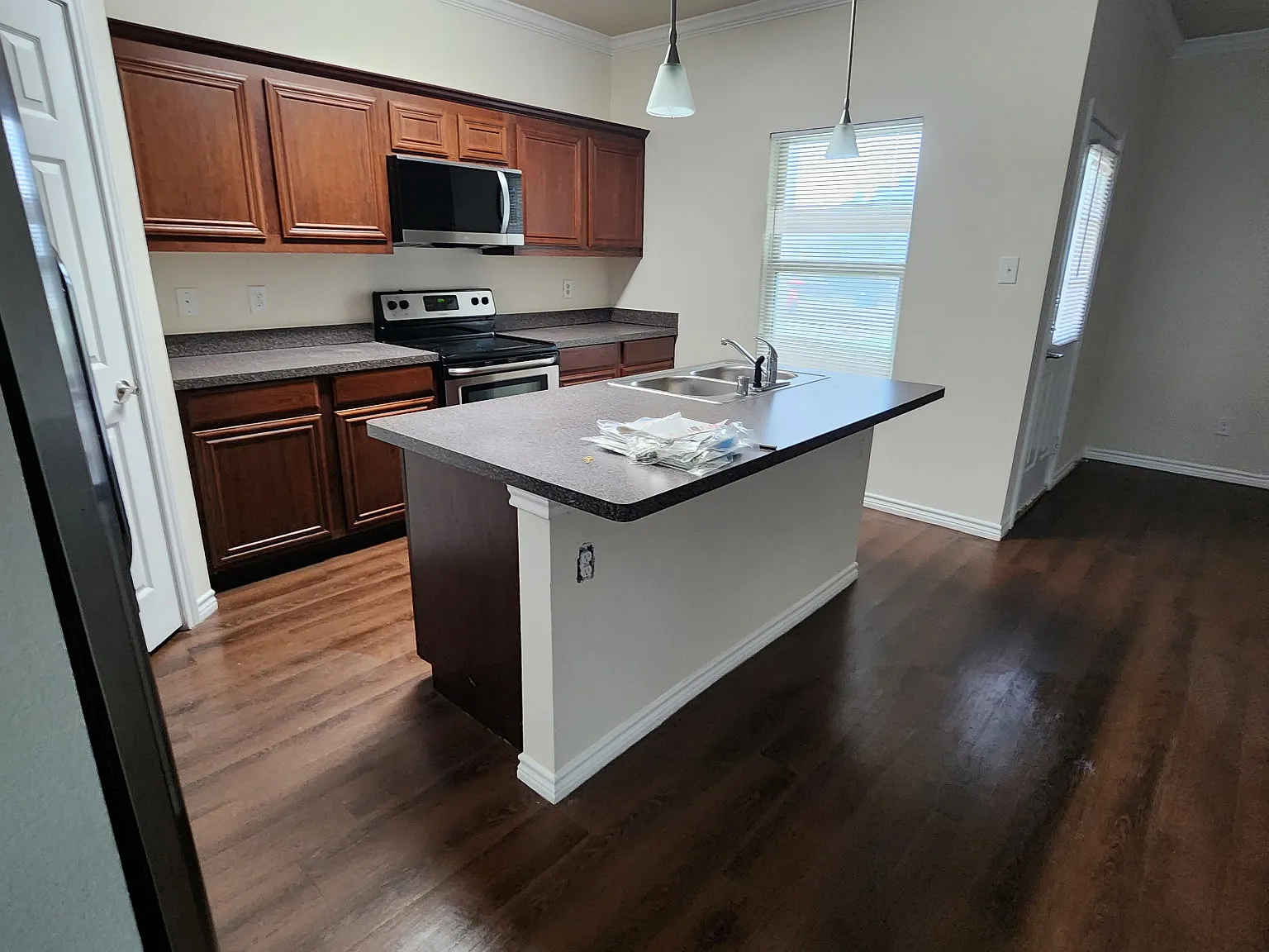 3 bed, 2.5 bath, 1540 sqft, $1,895 — Photo 4