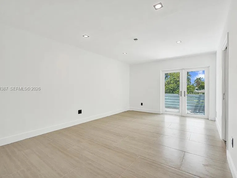 2129 NE 123rd St #0 — Photo 7