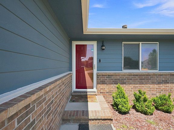 3rd image of 1922 N Nickelton Ct
