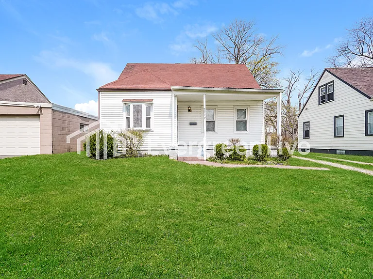2272 Delavan Dr — Photo 1