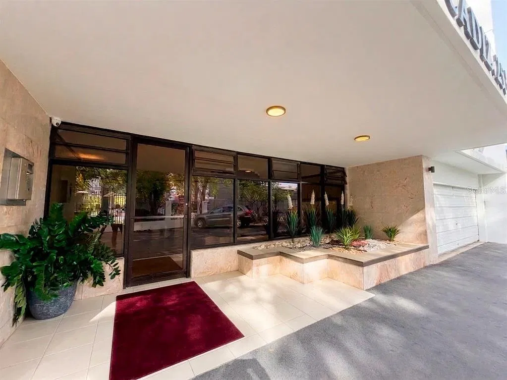 3 bed, 4.5 bath, 2891 sqft, $4,500 — Photo 2