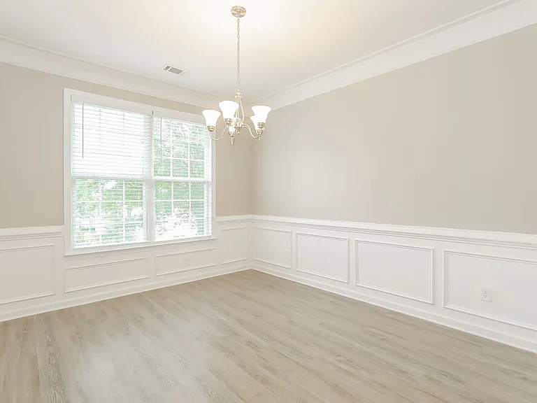 2452 Temple View Dr — Photo 6
