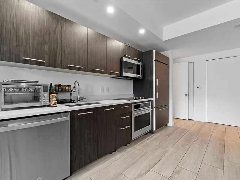 45 SW 9th St #1109 — Photo 4