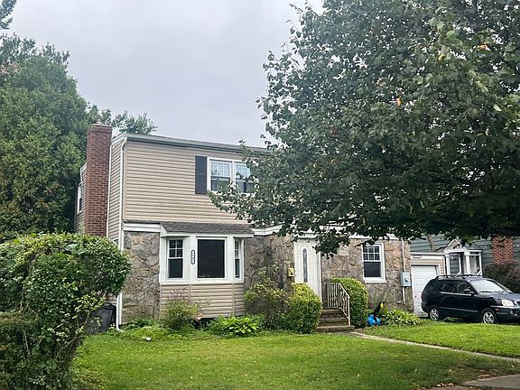 2nd image of 2542 5th Ave