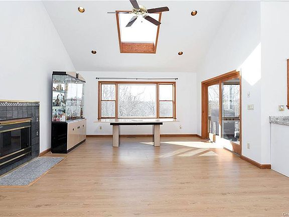 5th image of 46 Boniello Dr
