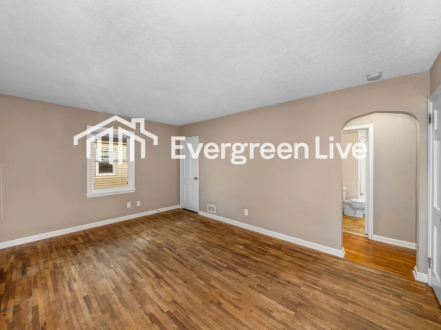 3 bed, 1.0 bath, 1575 sqft, $1,695 — Photo 3