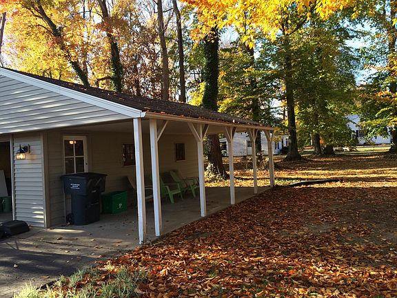 Garage w/2nd covered porch