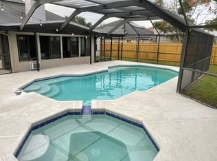 775 Hickory Lakes Dr E, Jacksonville, FL 32225