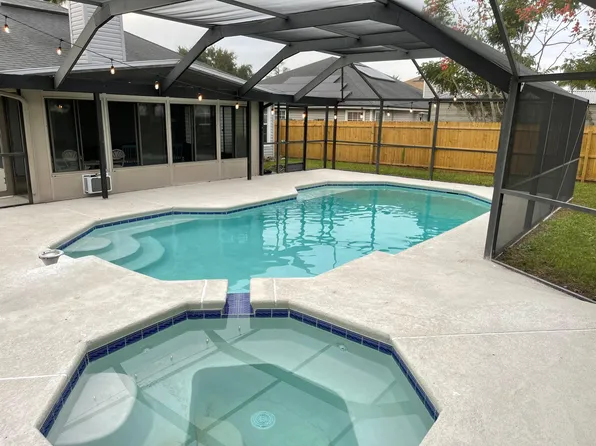 775 Hickory Lakes Dr E, Jacksonville, FL 32225
