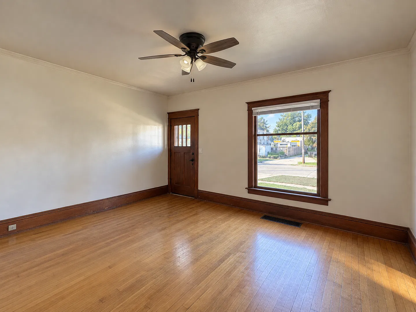 1136 W Grand Ave — Photo 3