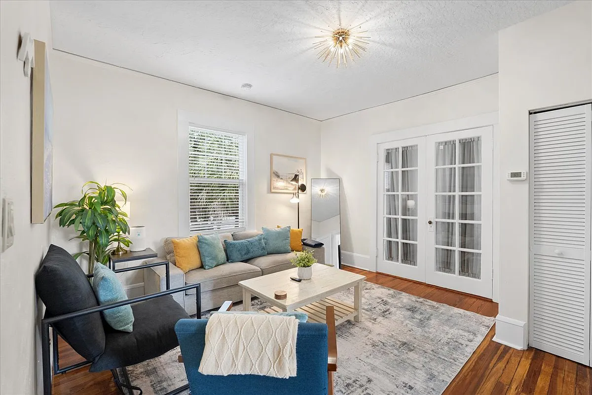 2 bed, 886 sqft, $2,800 — Photo 1
