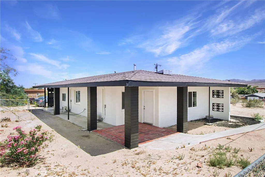 73757 Sunnyslope Dr — Photo 1