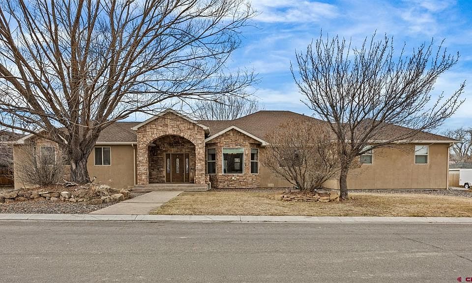 1st image of 66350 Crestview Drive