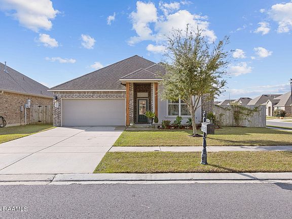 3rd image of 102 Jeanne Picard Dr