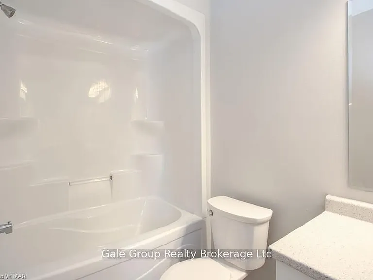 519 Dundas St #3 — Photo 7