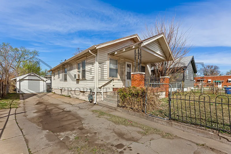 2 bed, 1.0 bath, 880 sqft, $925 — Photo 2