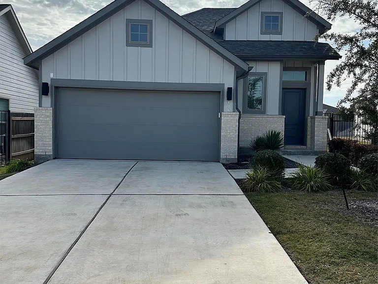 136 Los Olives Ln — Photo 1