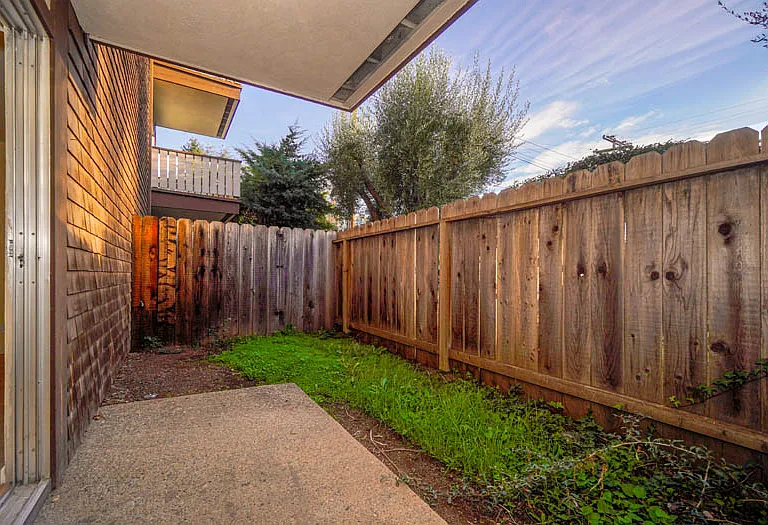 2700 Del Medio Court — Photo 10