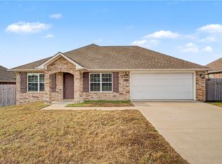 2009 Applewood St, Gentry, AR 72734