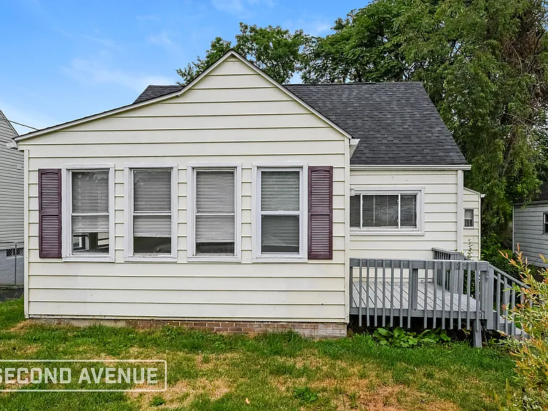 1228 Eckert Rd — Photo 1