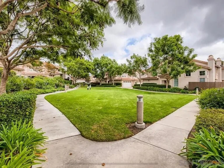 1298 El Mercado Way #D — Photo 11