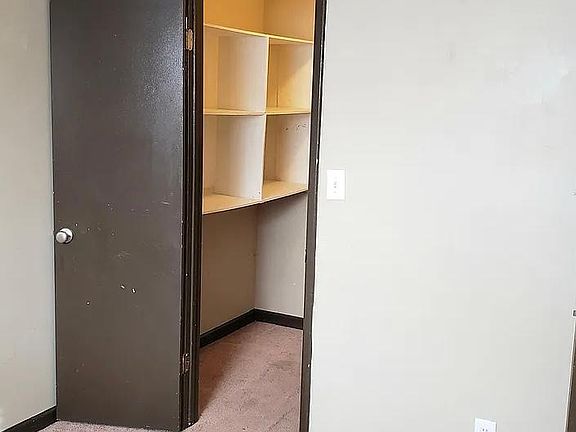 5th image of 2622 E Oakleaf Dr