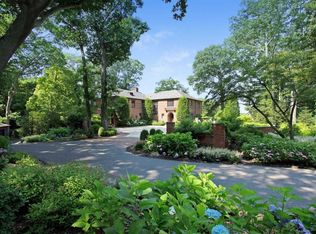 55 Walnut Tree Ln, Cold Spring Harbor, NY 11724