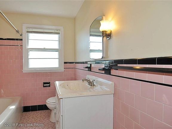 5th image of 142 Alto St