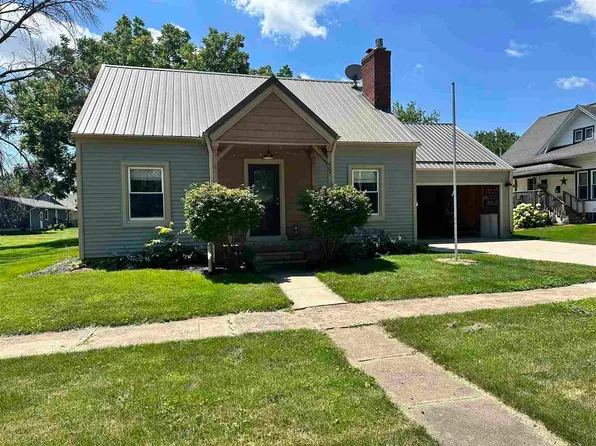 607 W 5th St, Tipton, IA 52772