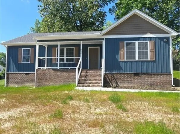 312 Nottingham Dr, Colonial Heights, VA 23834