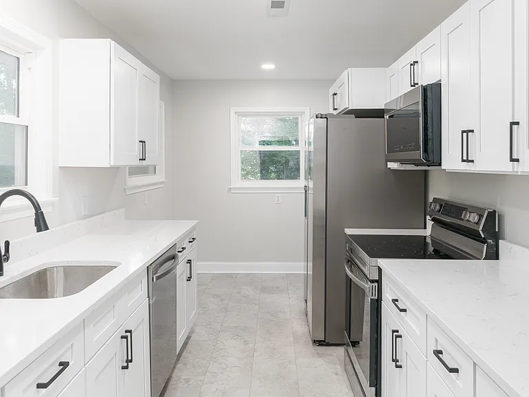 2319 Buena Vista Dr — Photo 5