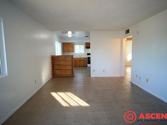 2nd image of 819 Washington Ave APT D