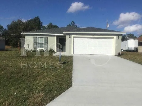 991 SW Dubois Ave — Photo 3
