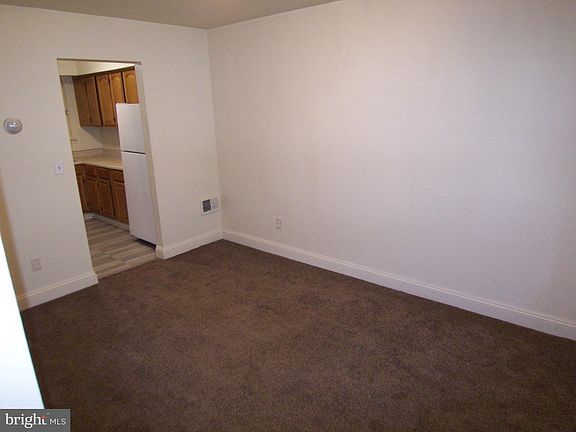 3rd image of 50 Willow Ct