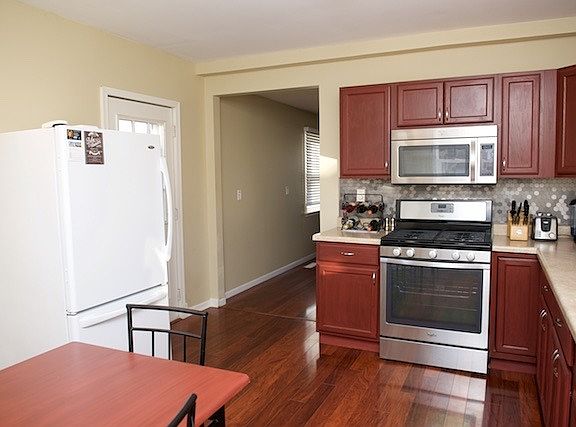 5th image of 2102 W Capri Ave