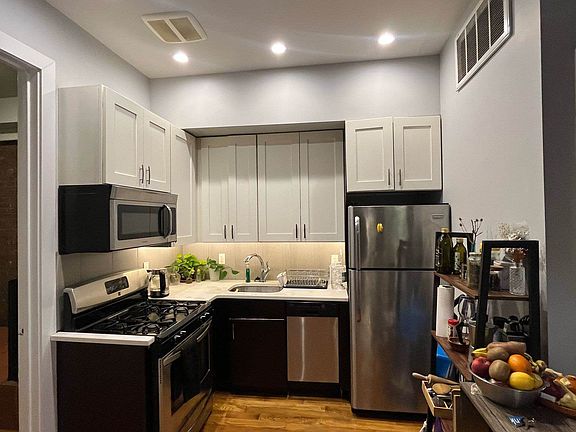 4th image of 667 Evergreen Ave #2F