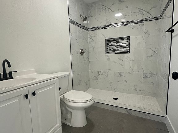 5th image of 5459 Lemon Ave #C
