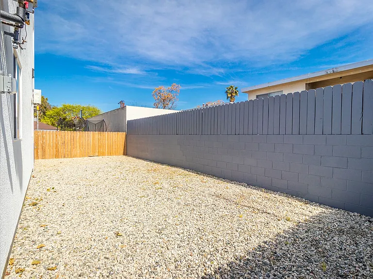 5142 Riverton Ave — Photo 15
